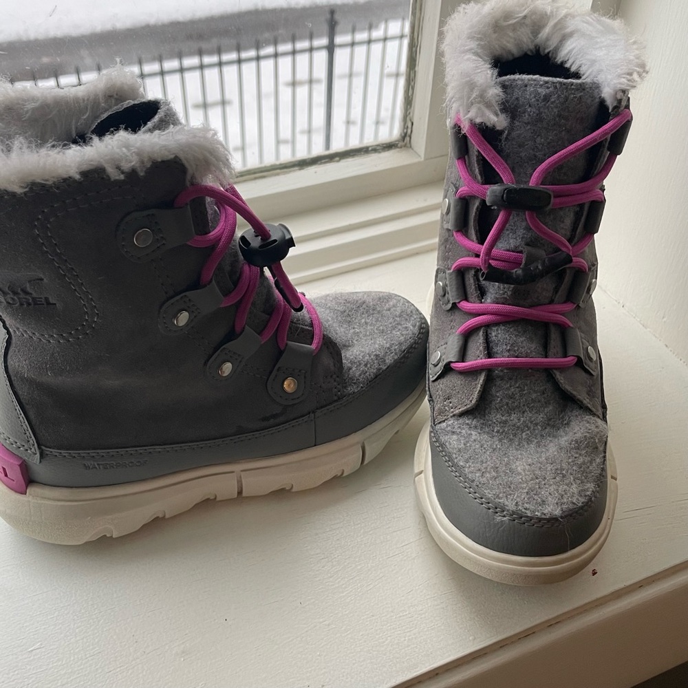 Girls Sorel Explorer Joan boots